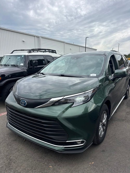 2024 Toyota Sienna XLE 8 Passenger