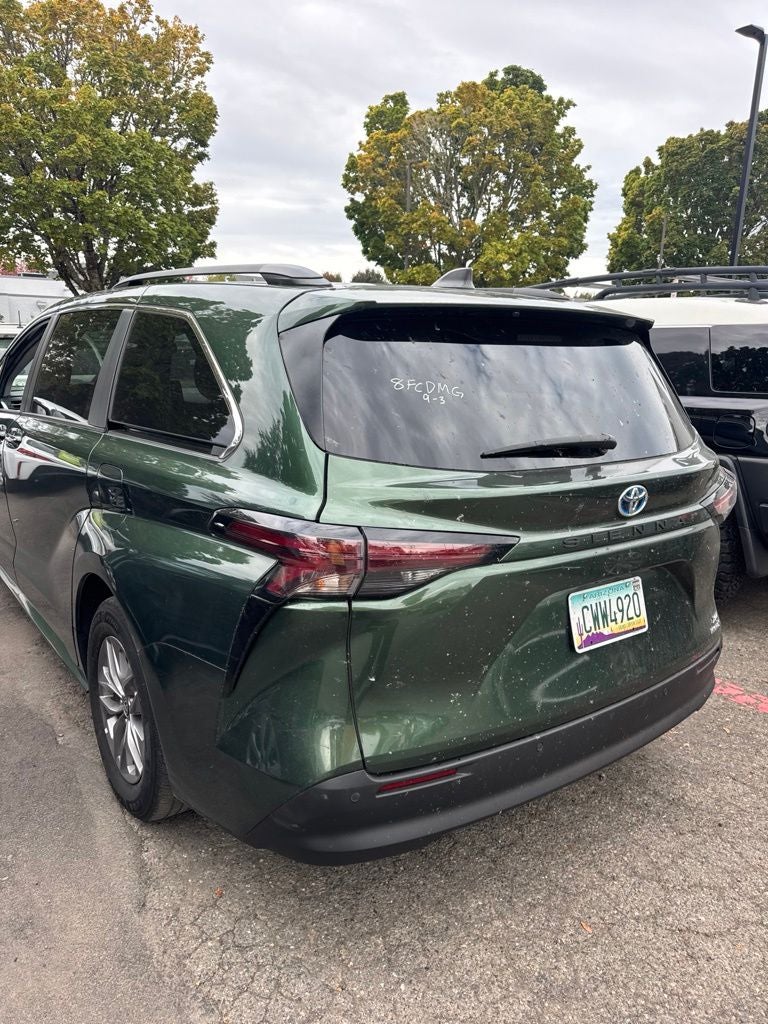 2024 Toyota Sienna XLE 8 Passenger