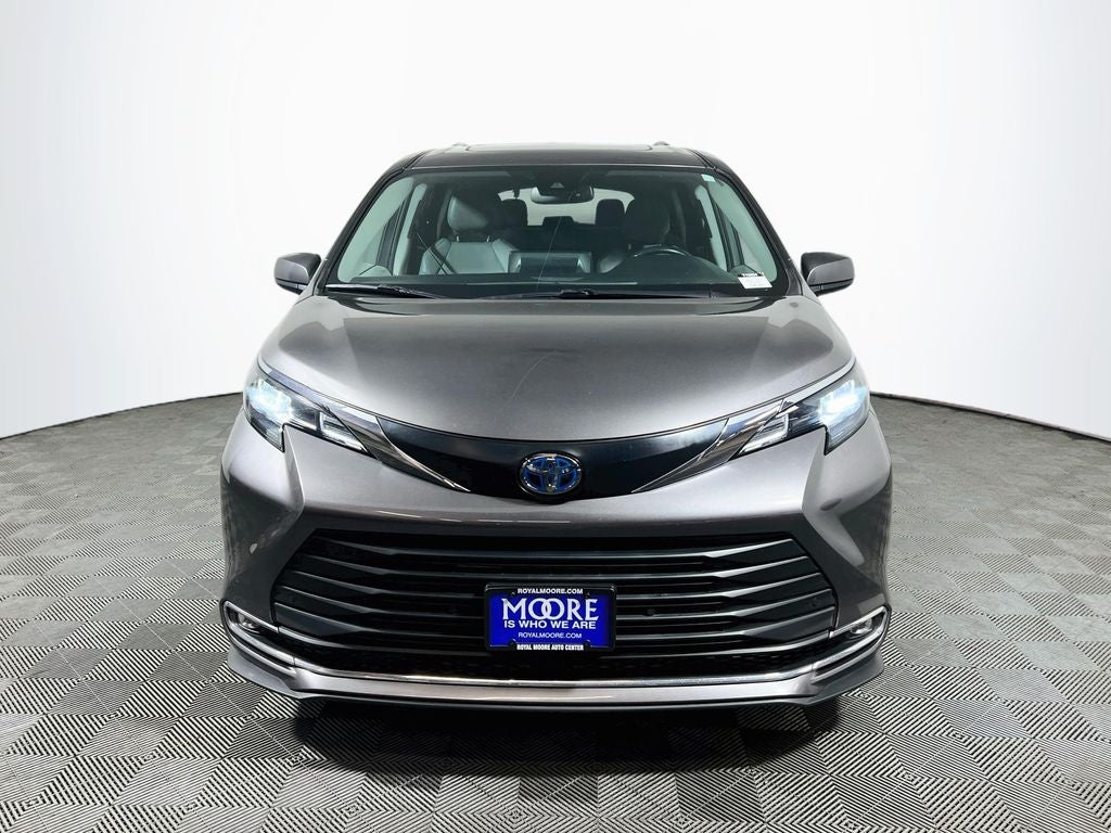2024 Toyota Sienna XLE 8 Passenger