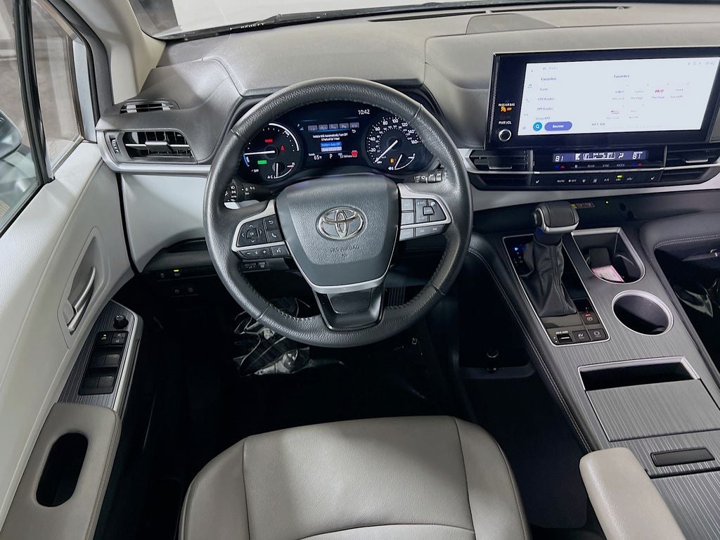 2025 Toyota Sienna XLE 8 Passenger
