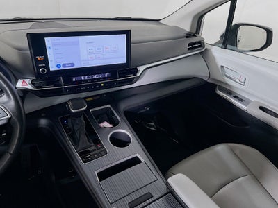 2025 Toyota Sienna XLE 8 Passenger
