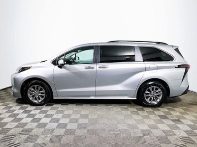 2025 Toyota Sienna XLE 8 Passenger