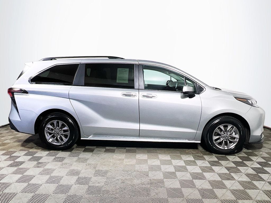 2025 Toyota Sienna XLE 8 Passenger
