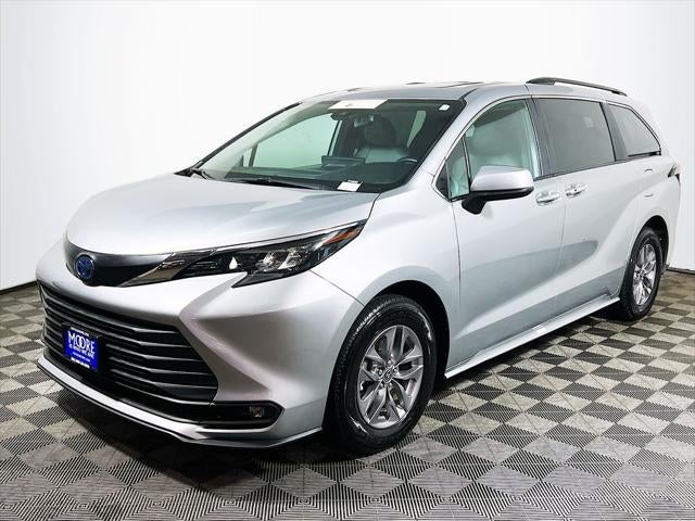 2025 Toyota Sienna XLE 8 Passenger