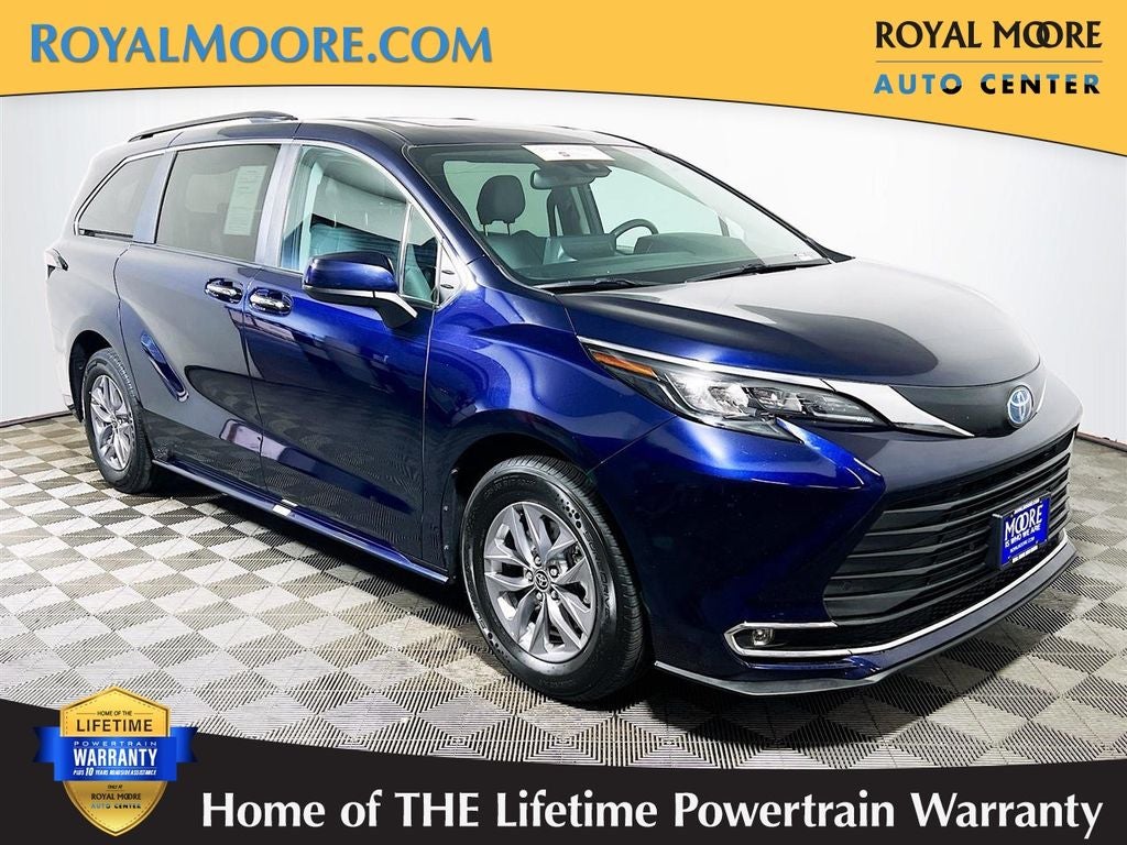 2024 Toyota Sienna XLE 8 Passenger