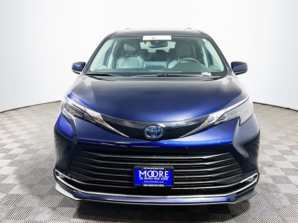 2024 Toyota Sienna XLE 8 Passenger