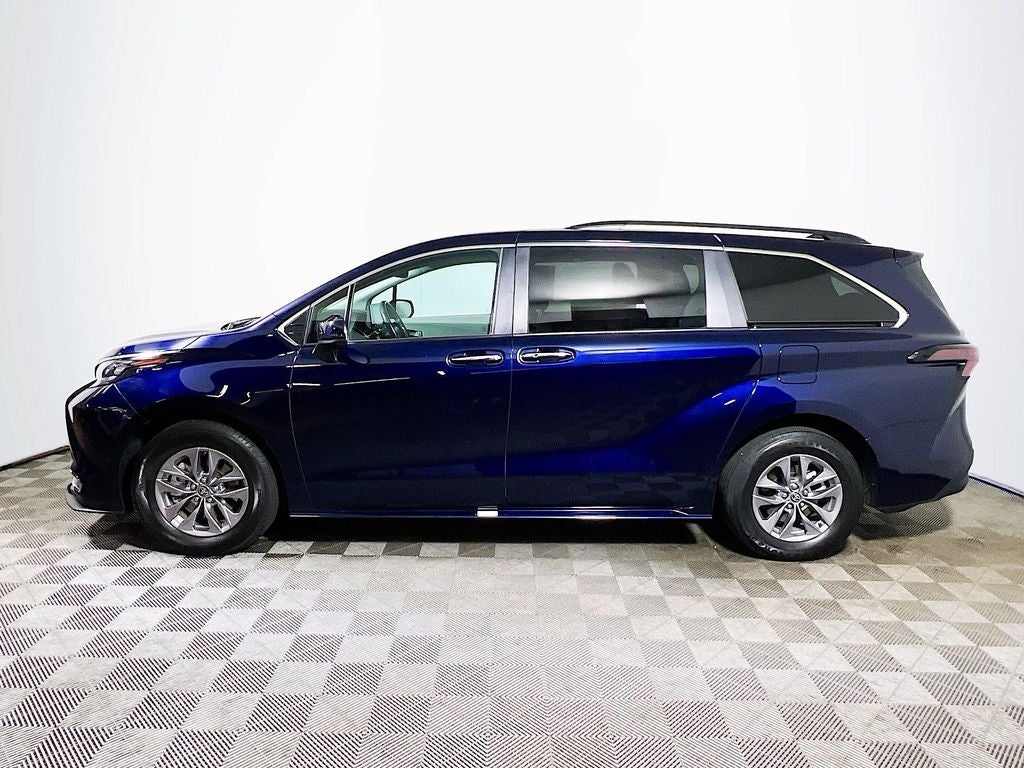 2024 Toyota Sienna XLE 8 Passenger