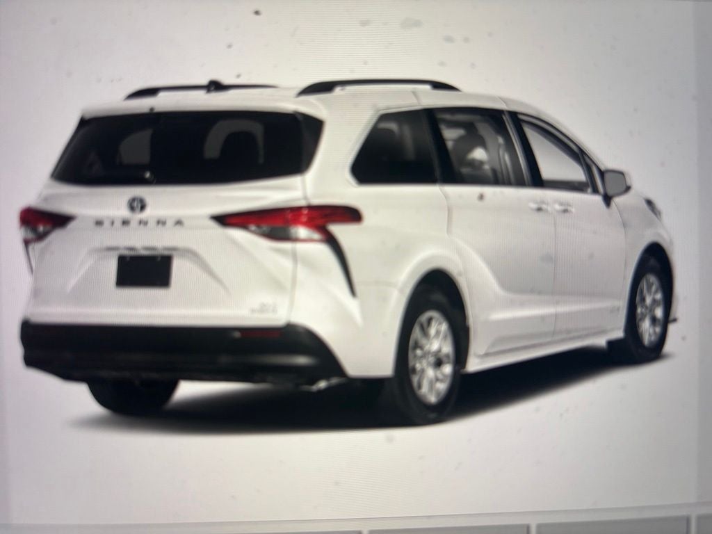 2023 Toyota Sienna XLE 8 Passenger