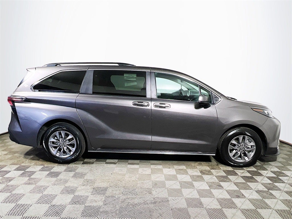 2024 Toyota Sienna XLE
