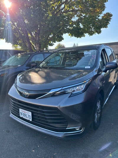 2023 Toyota Sienna XLE 8 Passenger