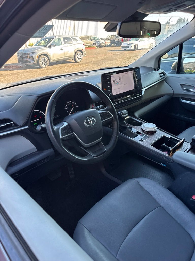 2023 Toyota Sienna XLE 8 Passenger