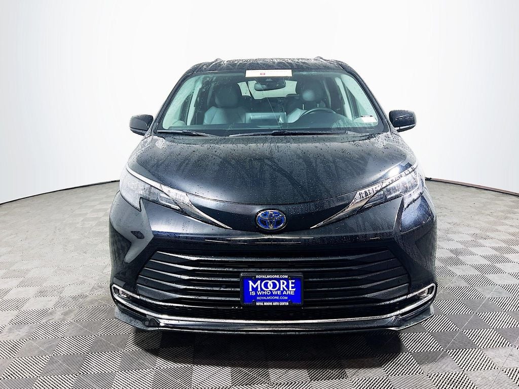 2024 Toyota Sienna XLE 8 Passenger