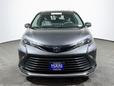 2025 Toyota Sienna XLE 8 Passenger