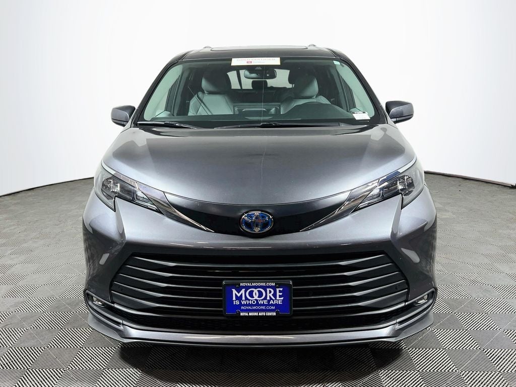 2025 Toyota Sienna XLE 8 Passenger