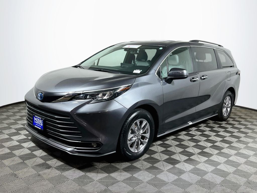2025 Toyota Sienna XLE 8 Passenger