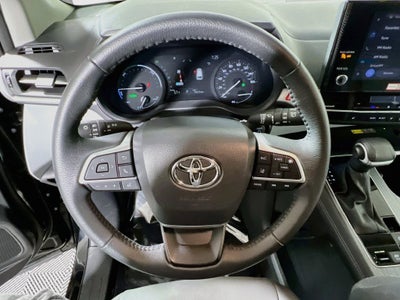 2025 Toyota Sienna XLE 8 Passenger