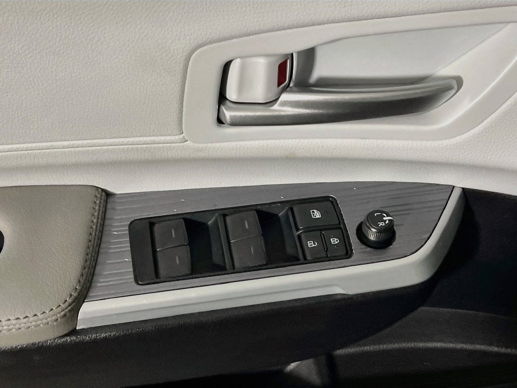 2025 Toyota Sienna XLE 8 Passenger