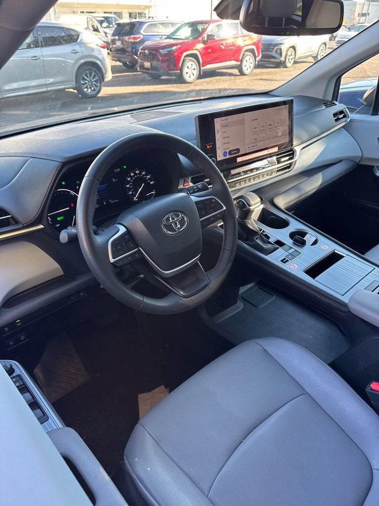 2025 Toyota Sienna XLE 8 Passenger