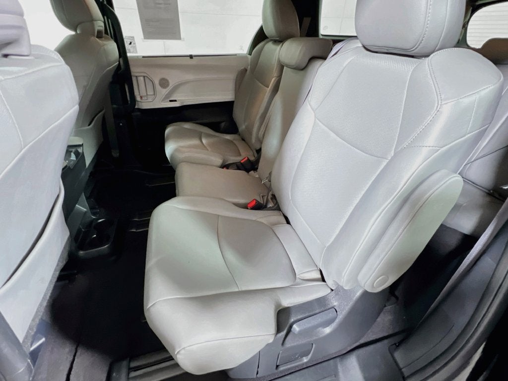 2025 Toyota Sienna XLE 8 Passenger