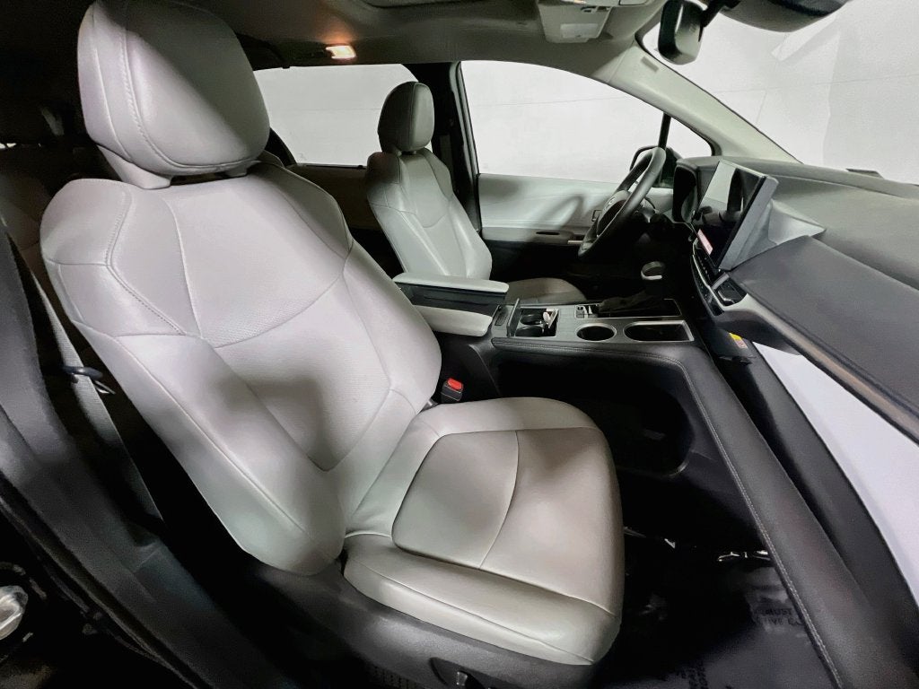 2025 Toyota Sienna XLE 8 Passenger