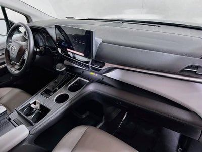 2025 Toyota Sienna XLE 8 Passenger