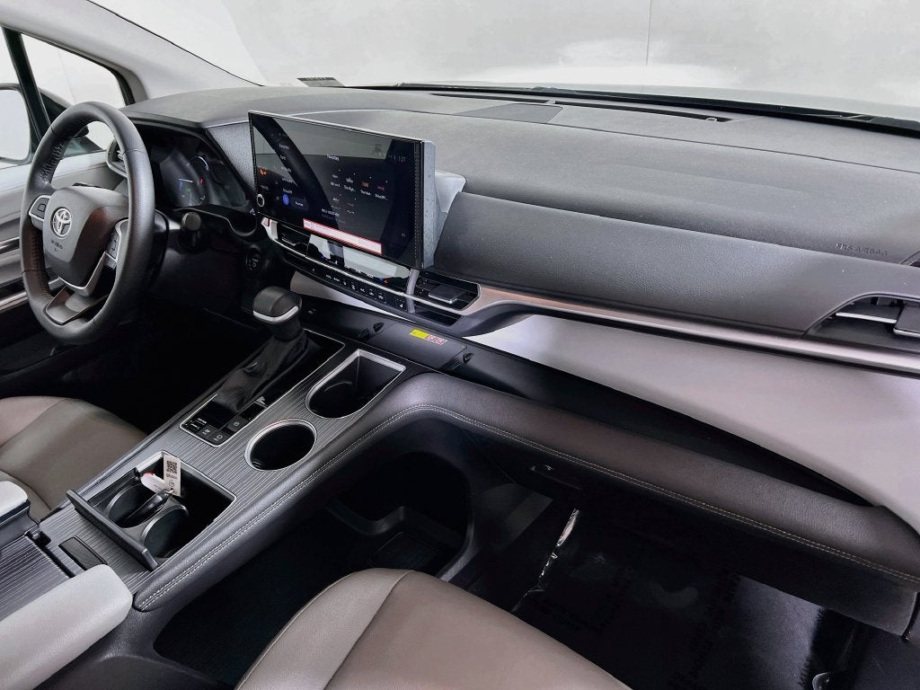 2025 Toyota Sienna XLE 8 Passenger