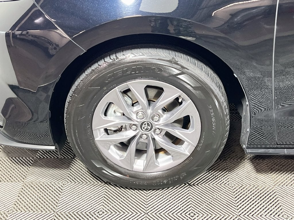 2025 Toyota Sienna XLE 8 Passenger