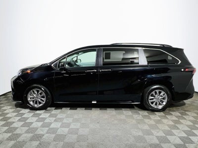 2025 Toyota Sienna XLE 8 Passenger