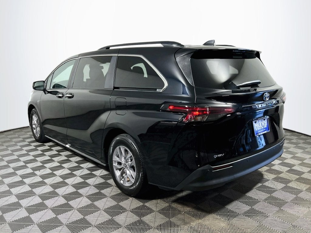 2025 Toyota Sienna XLE 8 Passenger
