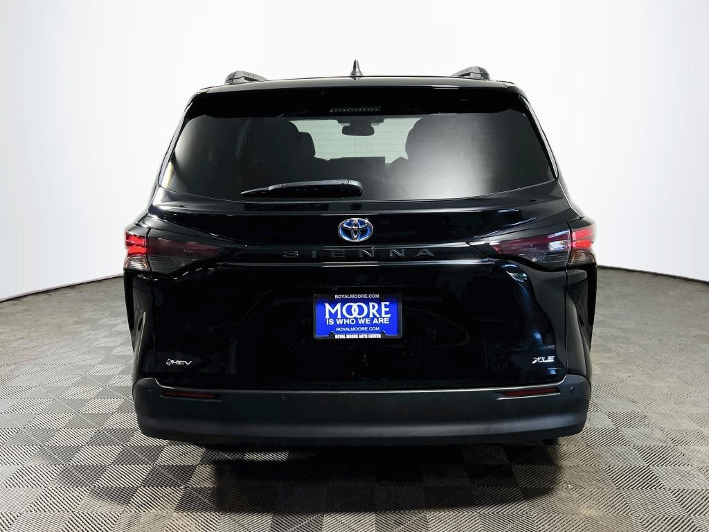 2025 Toyota Sienna XLE 8 Passenger