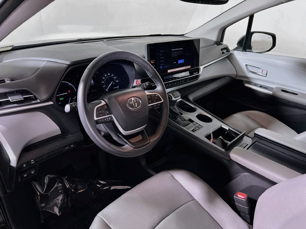 2025 Toyota Sienna XLE 8 Passenger
