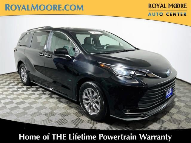 2025 Toyota Sienna XLE 8 Passenger