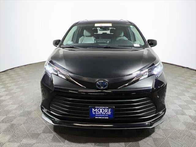 2025 Toyota Sienna XLE 8 Passenger