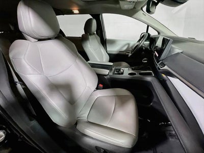 2025 Toyota Sienna XLE 8 Passenger
