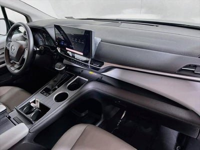2025 Toyota Sienna XLE 8 Passenger