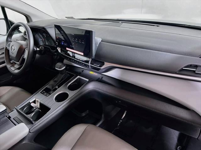 2025 Toyota Sienna XLE 8 Passenger