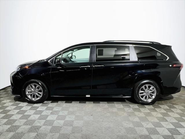 2025 Toyota Sienna XLE 8 Passenger