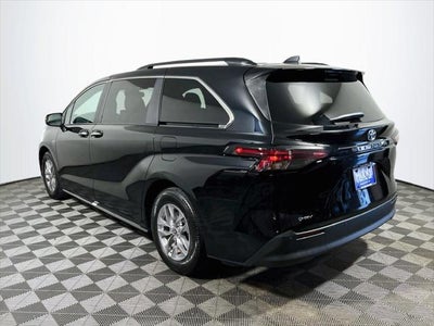 2025 Toyota Sienna XLE 8 Passenger