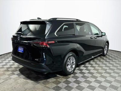 2025 Toyota Sienna XLE 8 Passenger