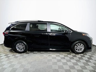 2025 Toyota Sienna XLE 8 Passenger