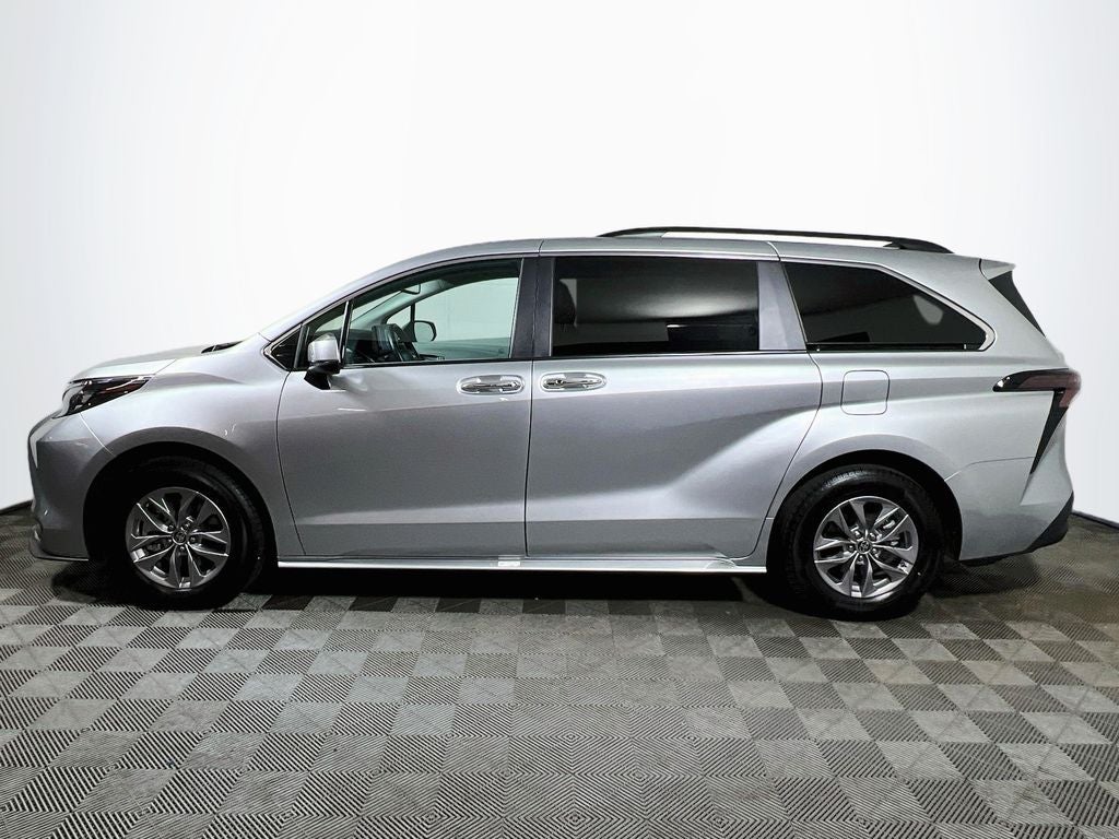 2025 Toyota Sienna XLE 8 Passenger