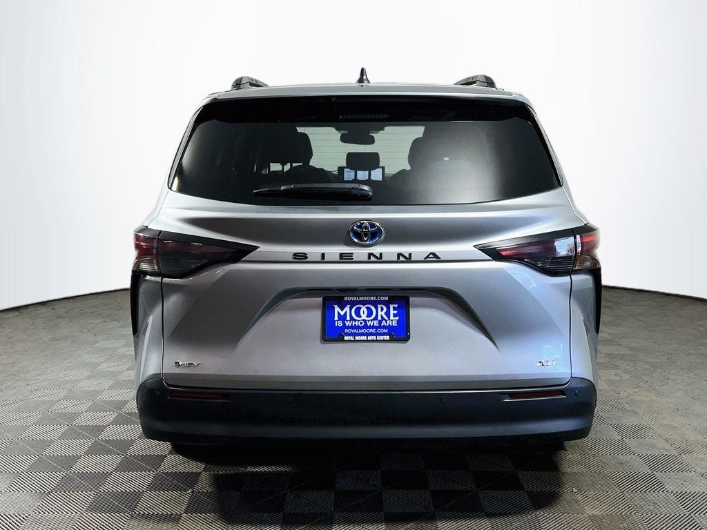 2025 Toyota Sienna XLE 8 Passenger