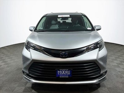 2025 Toyota Sienna XLE 8 Passenger