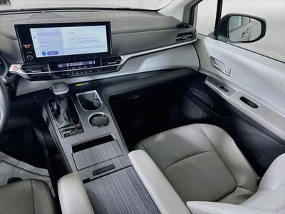2025 Toyota Sienna XLE 8 Passenger