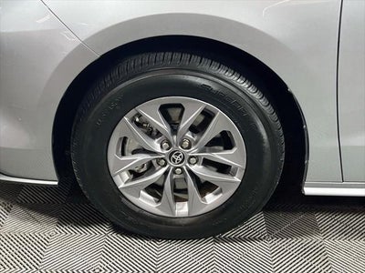 2025 Toyota Sienna XLE 8 Passenger