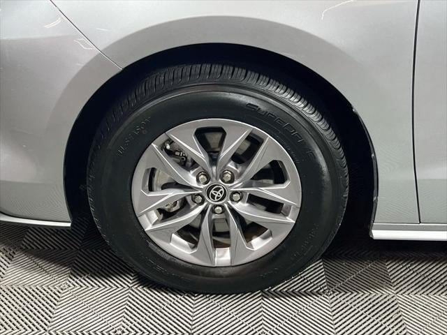 2025 Toyota Sienna XLE 8 Passenger