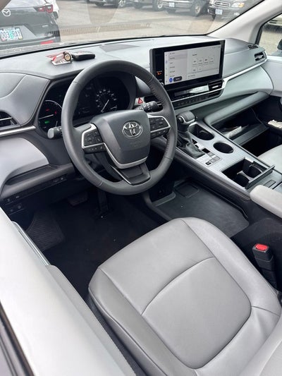 2026 Toyota Sienna XLE 8 Passenger