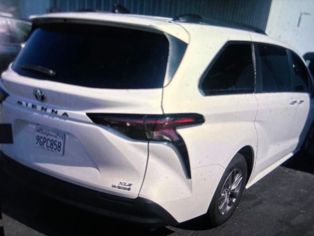 2023 Toyota Sienna XLE 8 Passenger