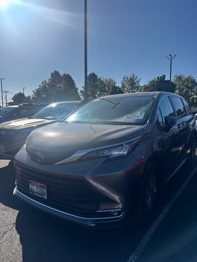 2022 Toyota Sienna XLE 7 Passenger