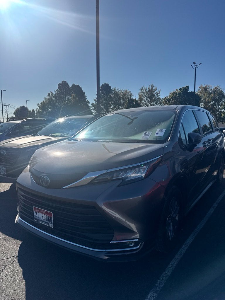 2022 Toyota Sienna XLE 7 Passenger